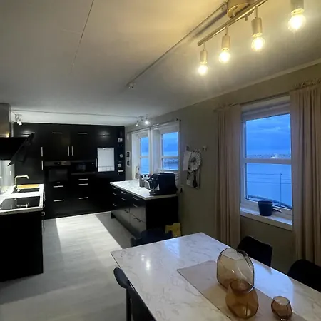 Villa Arctic With Ocean View, Jacuzzi And Northern Lights