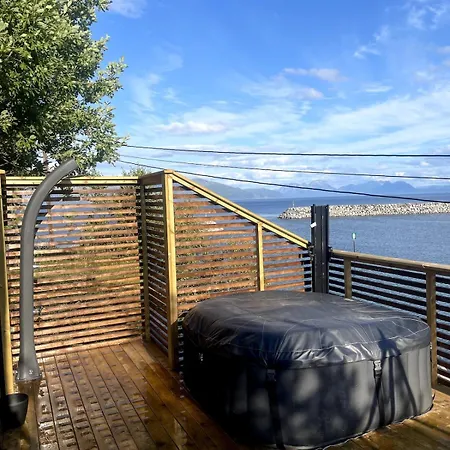 Arctic With Ocean View, Jacuzzi And Northern Lights * Karlsøy