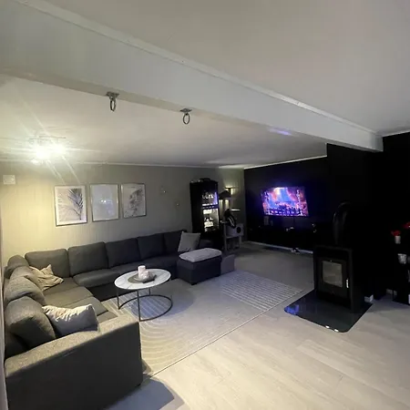 Arctic With Ocean View, Jacuzzi And Northern Lights Villa *