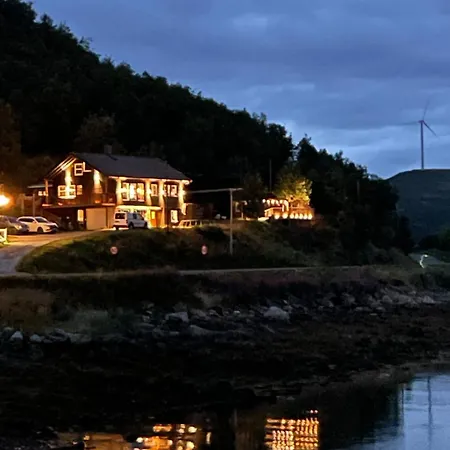 Villa Arctic With Ocean View, Jacuzzi And Northern Lights *