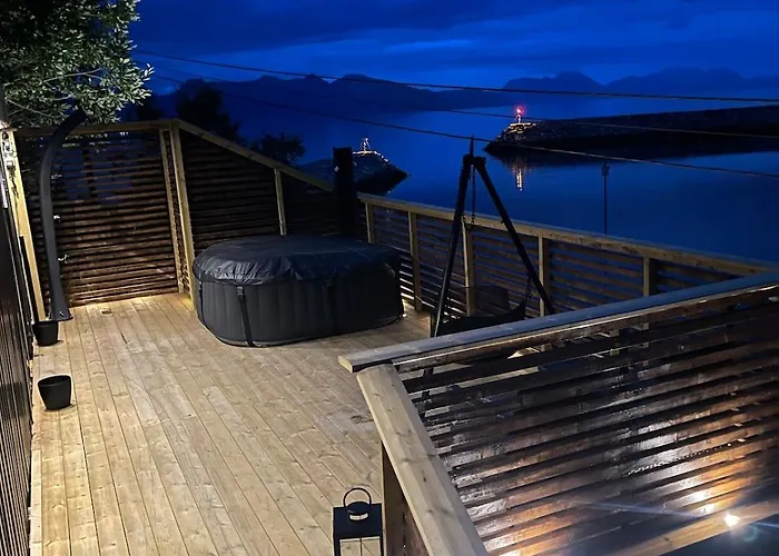 Arctic With Ocean View, Jacuzzi And Northern Lights 别墅 Karlsøy