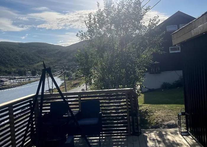 Arctic With Ocean View, Jacuzzi And Northern Lights Villa *