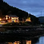 Villa Arctic With Ocean View, Jacuzzi And Northern Lights *