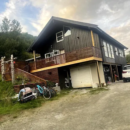 Villa Arctic With Ocean View, Jacuzzi And Northern Lights Karlsøy