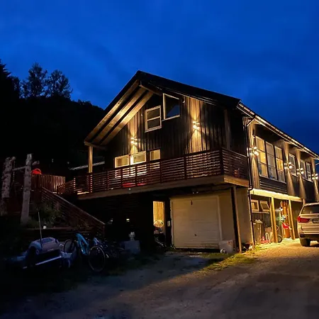 Villa Arctic With Ocean View, Jacuzzi And Northern Lights Karlsøy